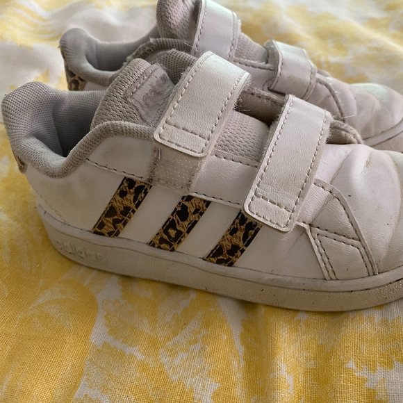Toddler Adidas Size 9 - Picture 1 of 4